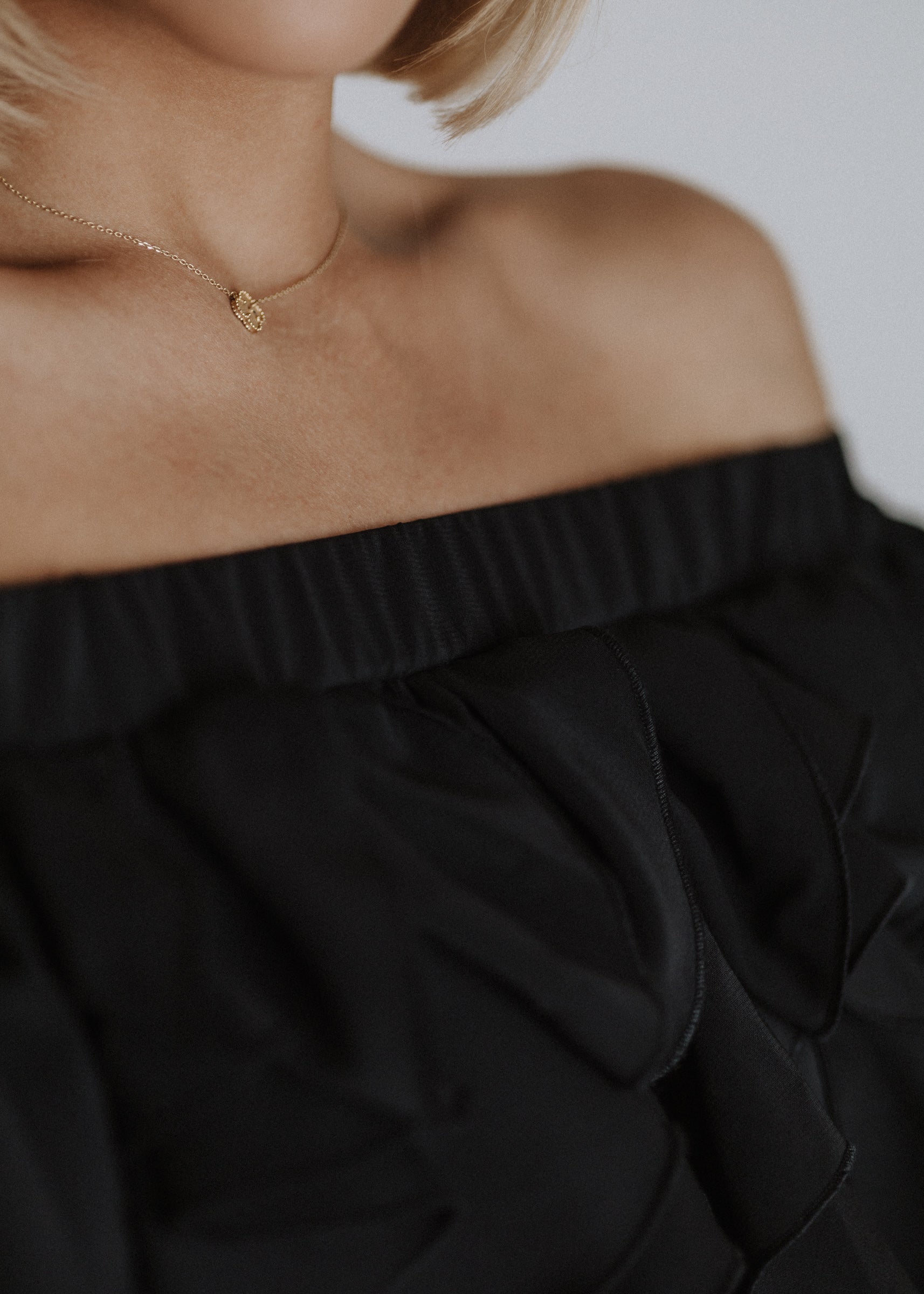 Curly ruffled muslin top
