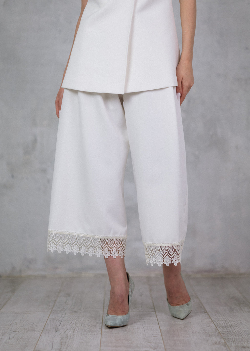 Csipkés culottes ekrü színben