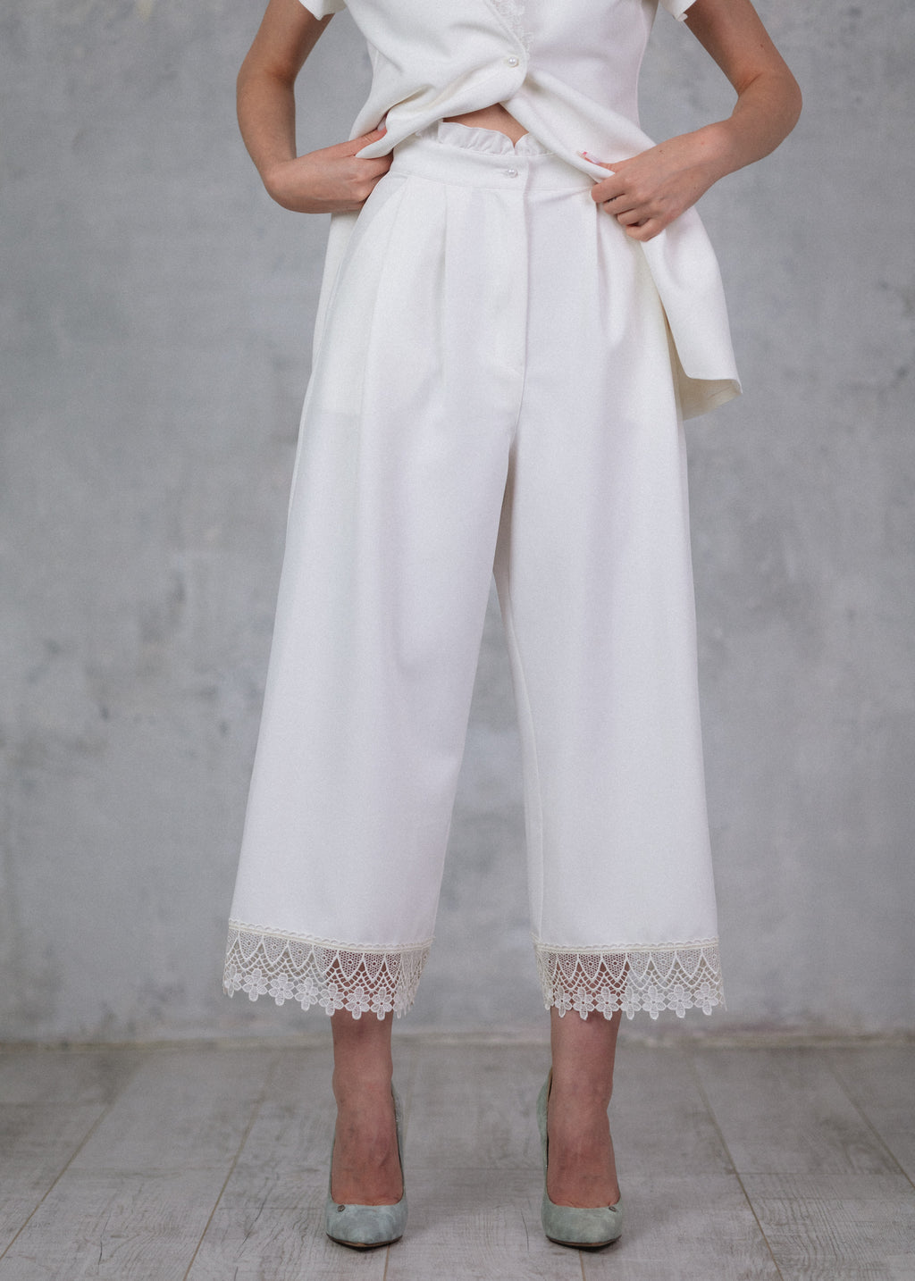Csipkés culottes ekrü színben