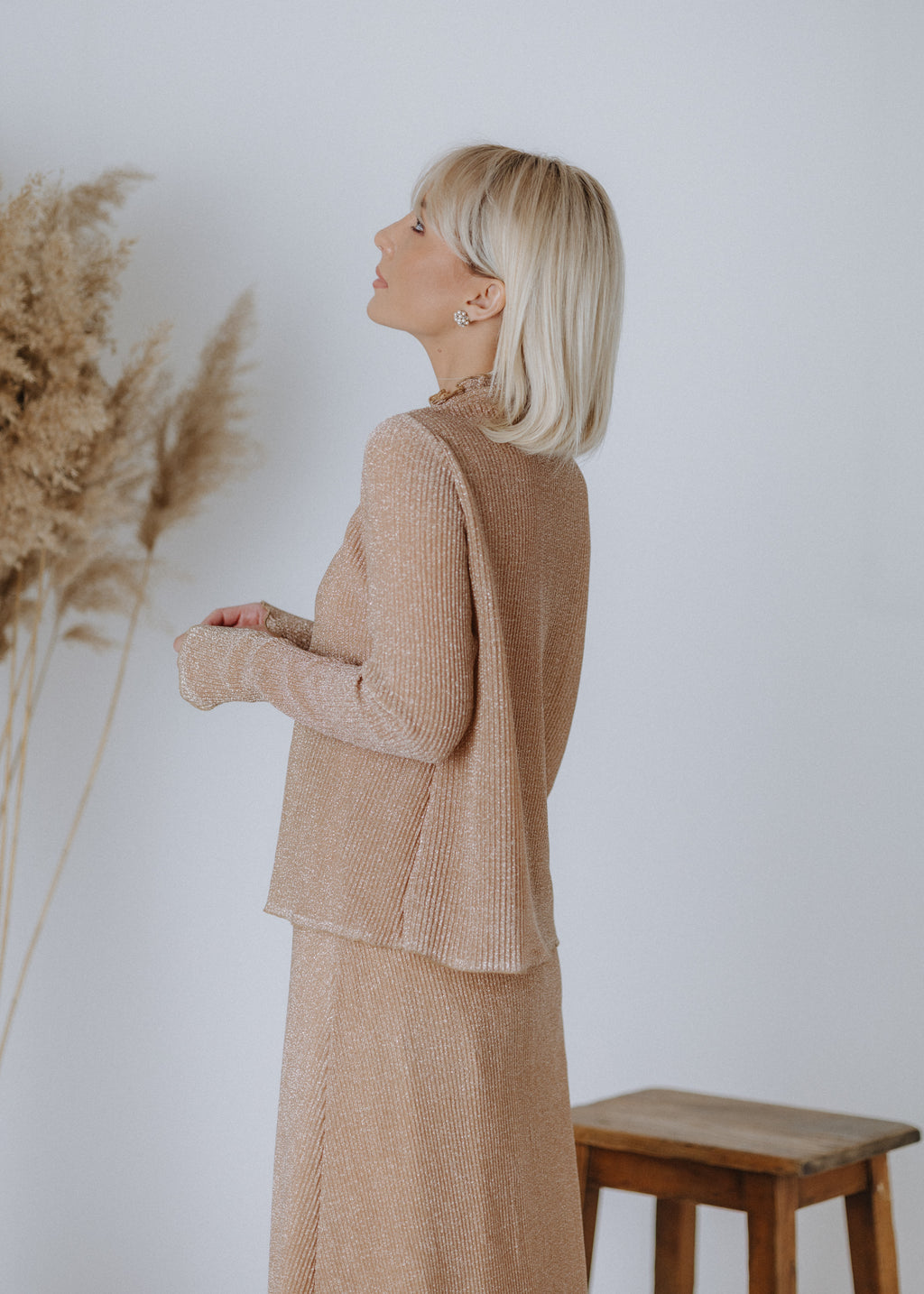 Ruffled neck blouse made of lurex material