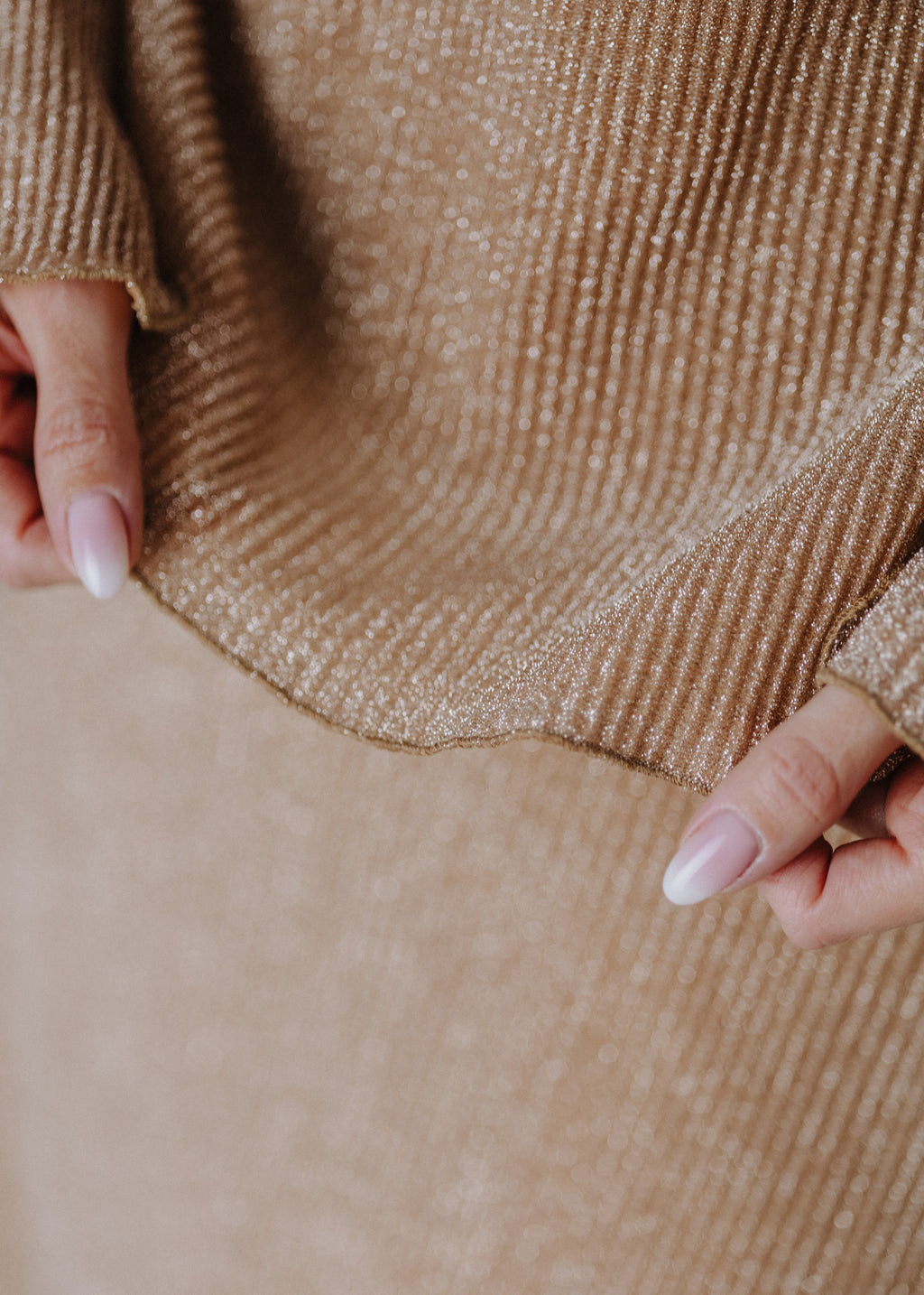 Ruffled neck blouse made of lurex material