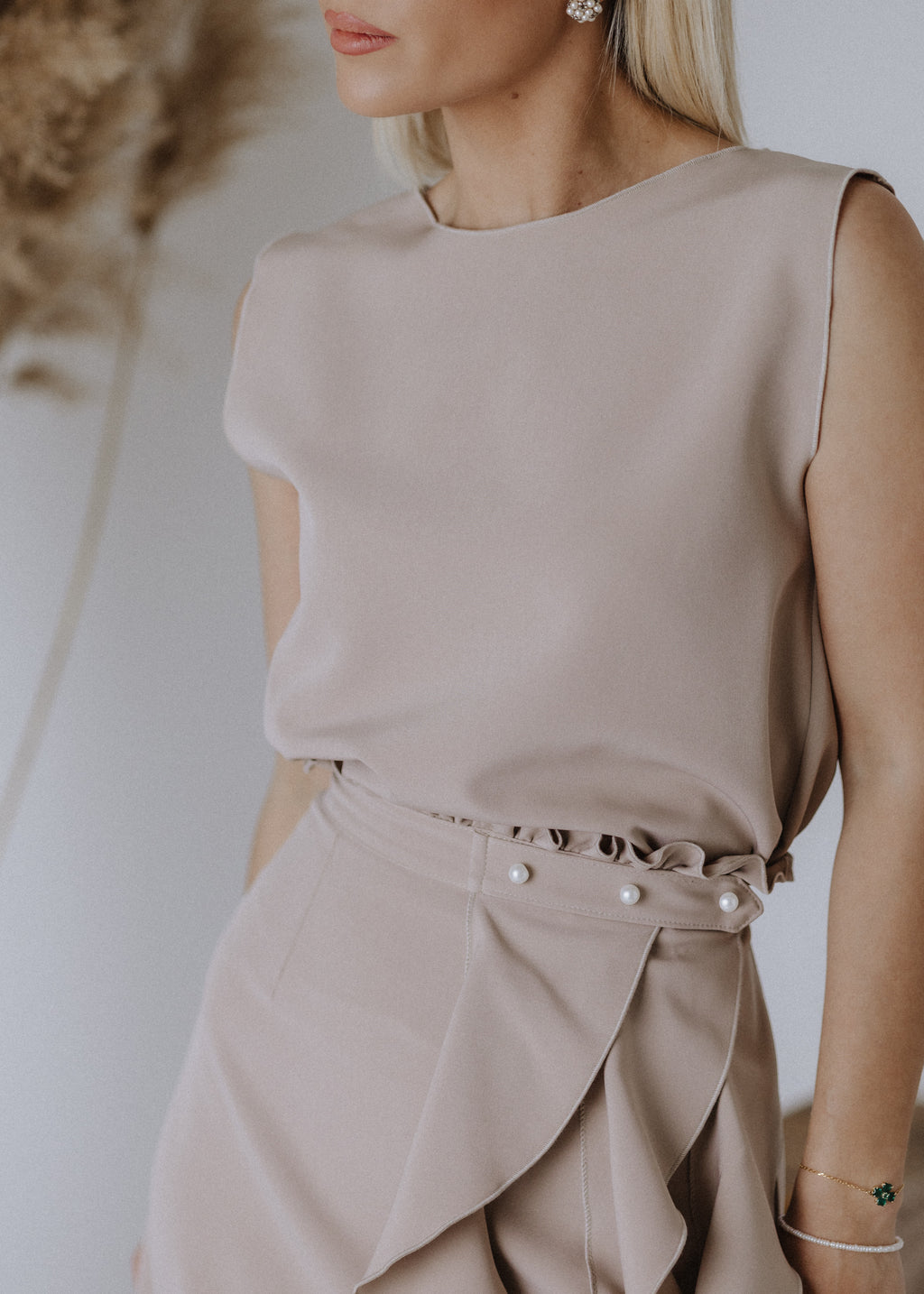 Sleeveless fabric top in taupe color