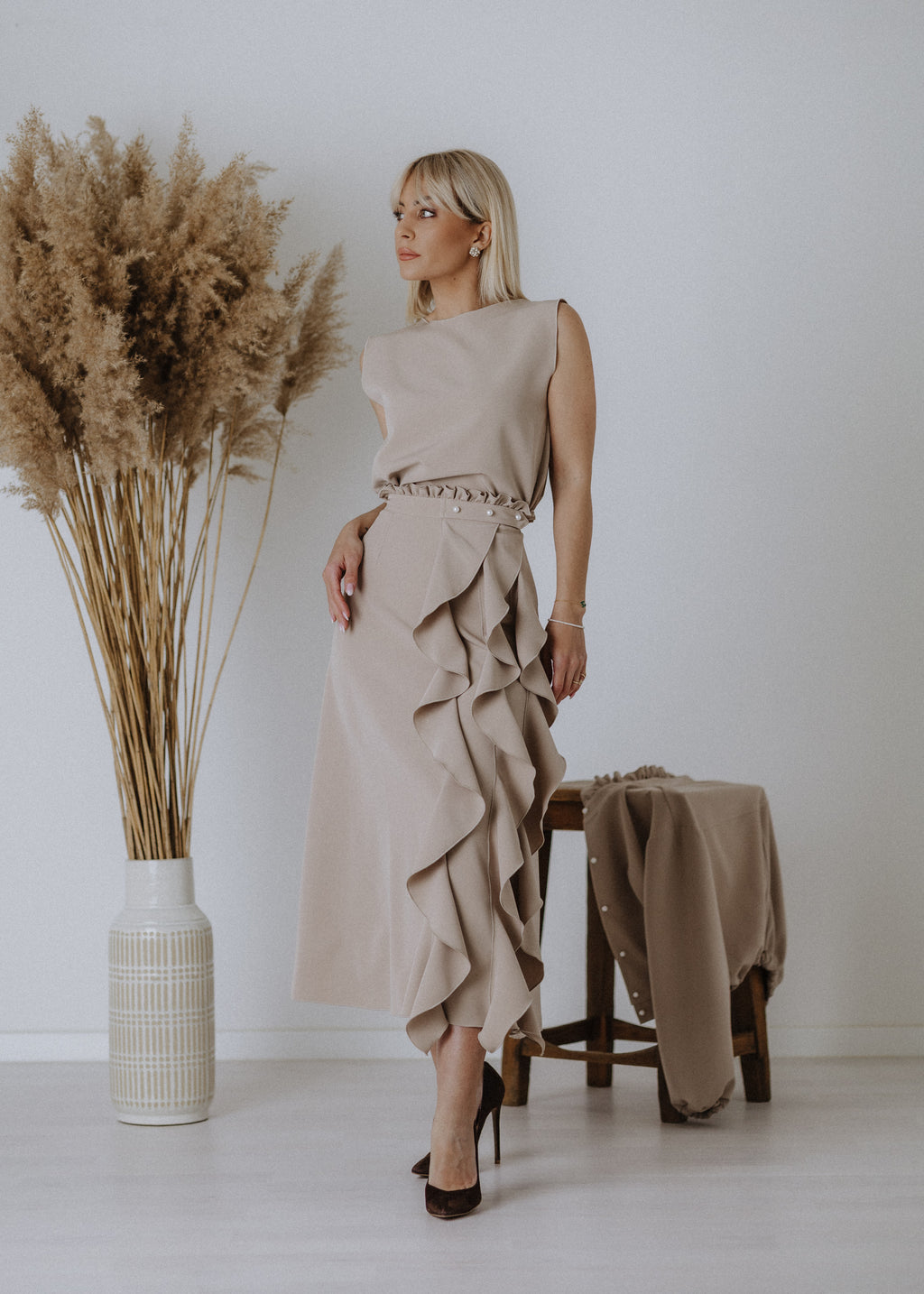 Sleeveless fabric top in taupe color