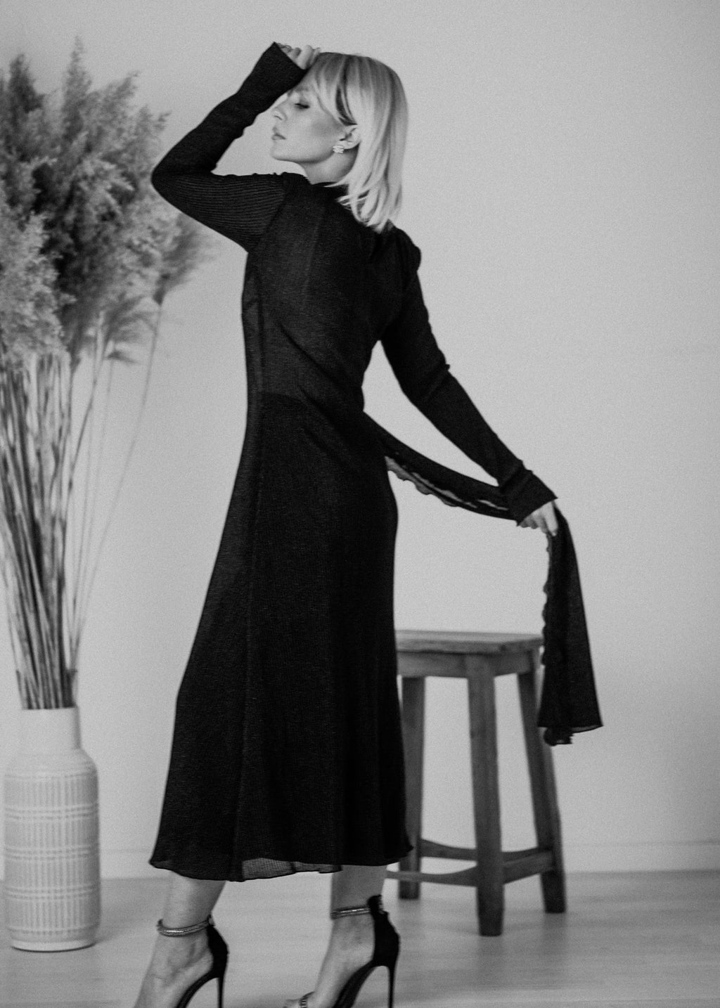 Pleated dress in black