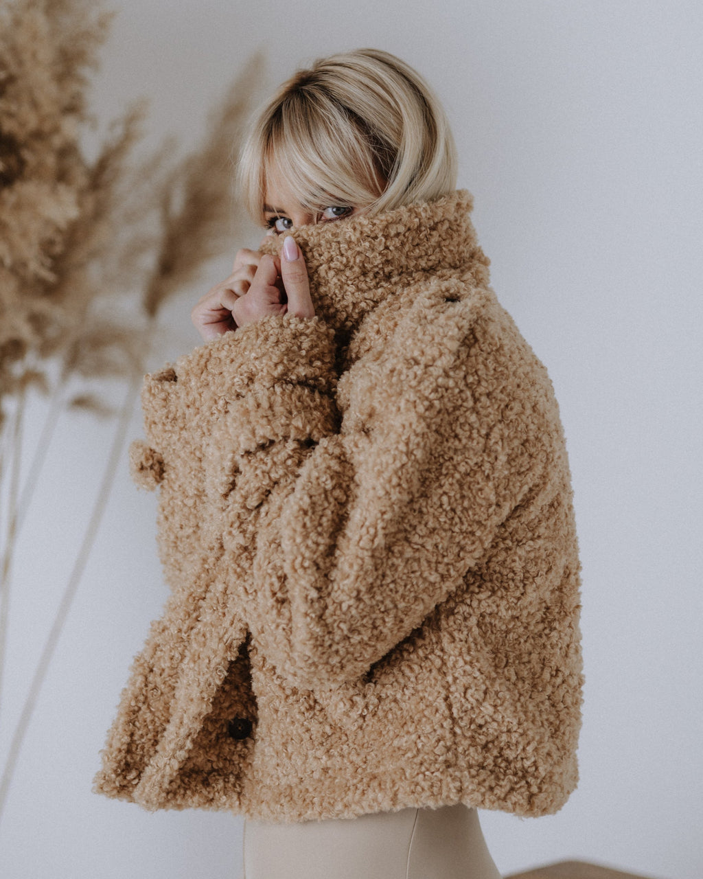 Short teddy coat in beige