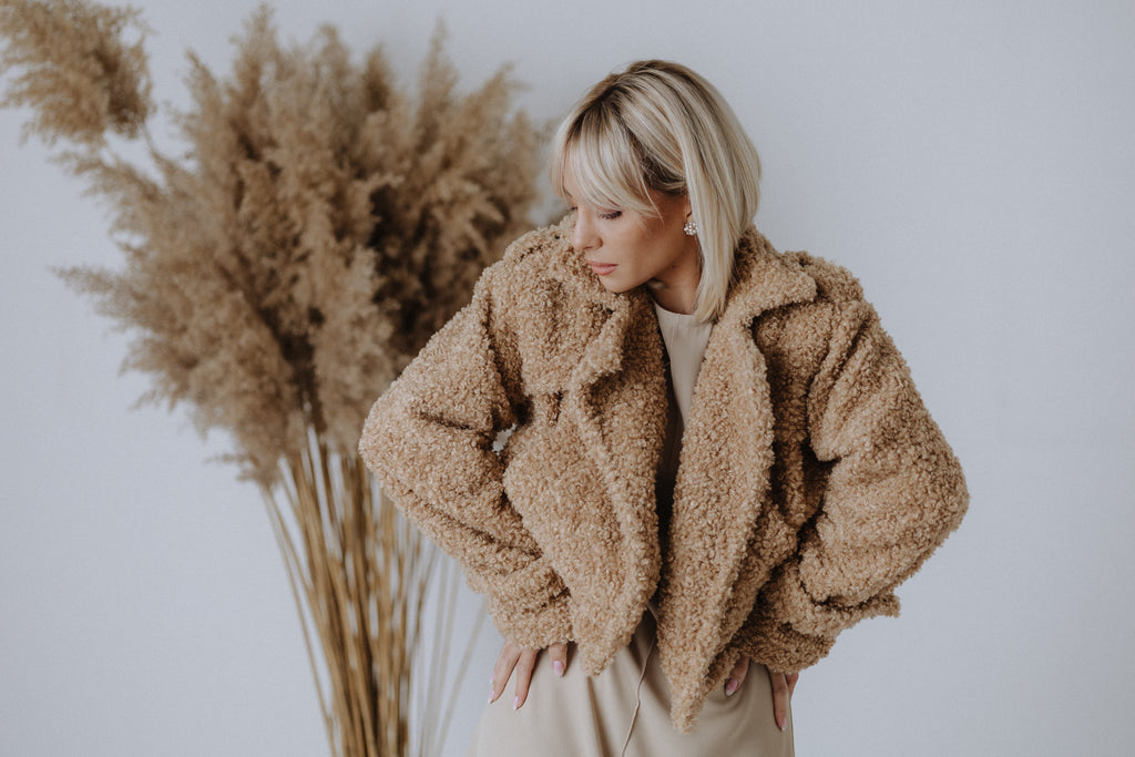 Short teddy coat in beige