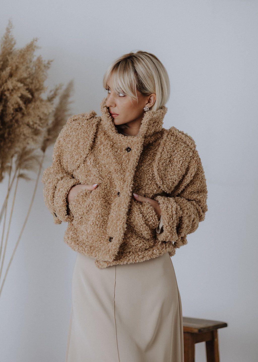 Short teddy coat in beige