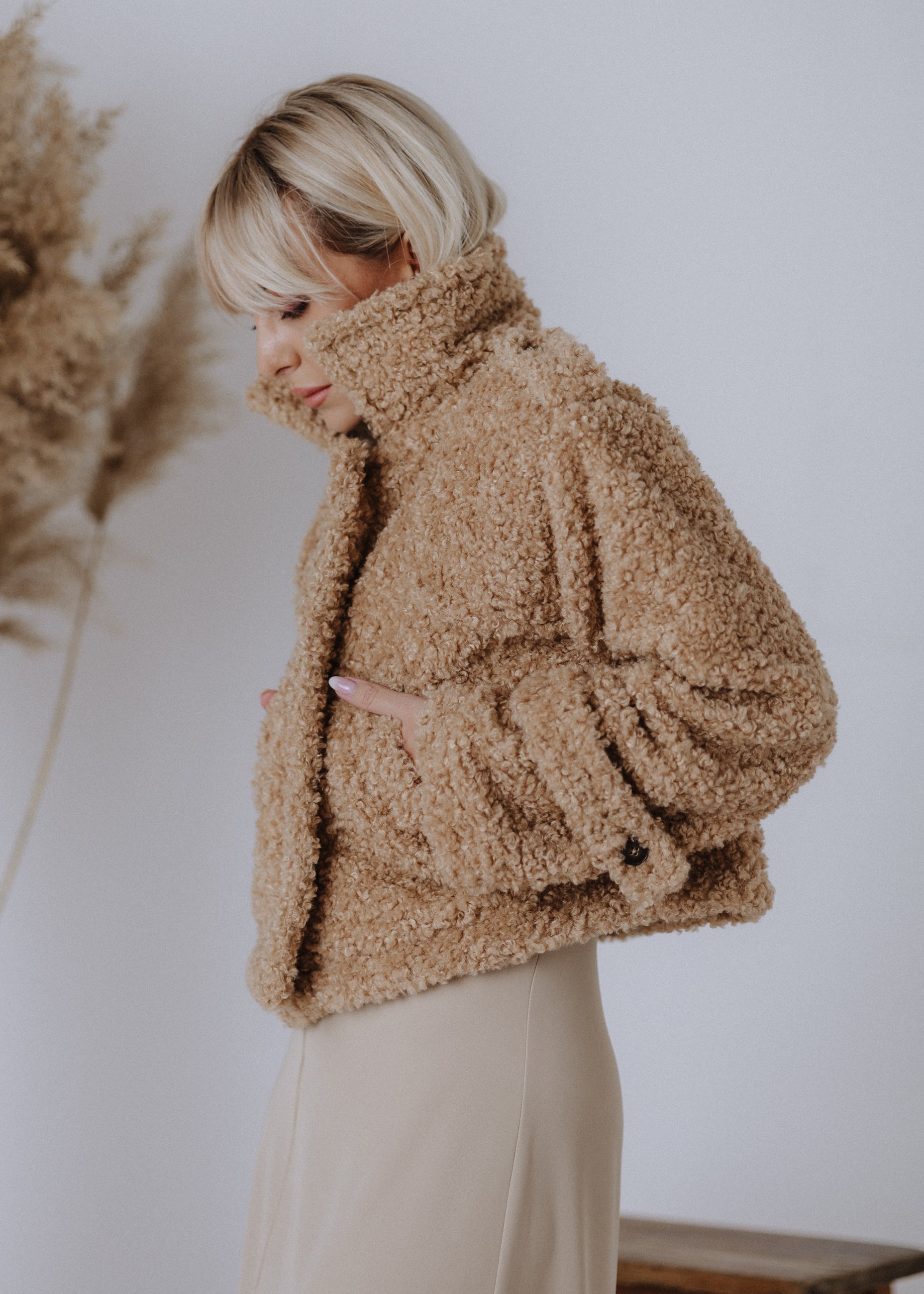 Short teddy coat in beige