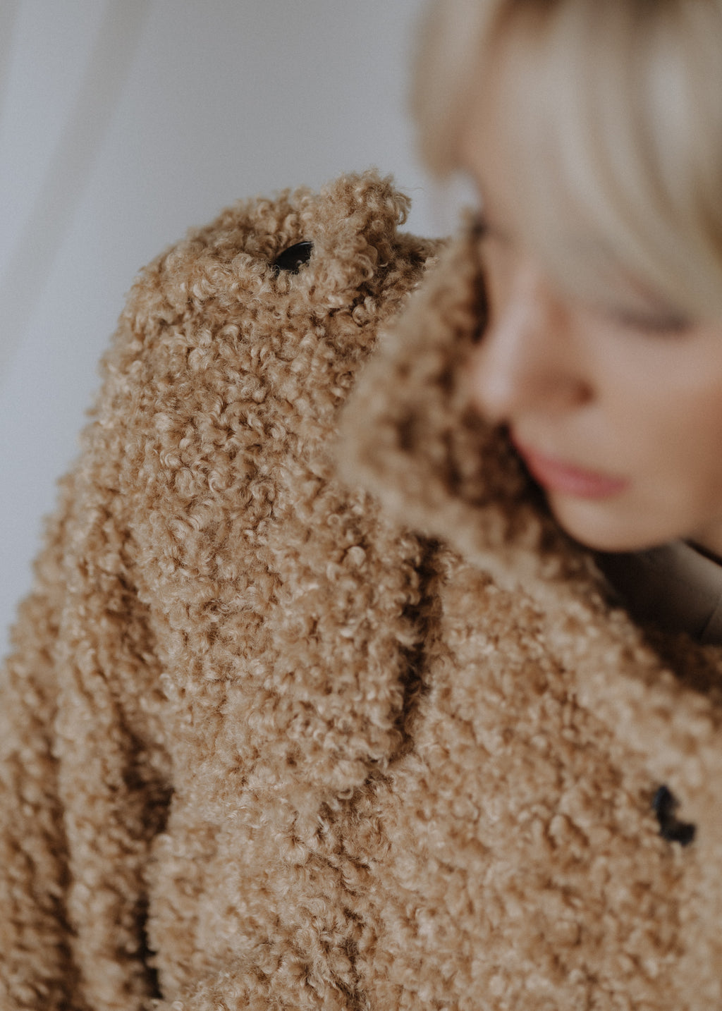 Short teddy coat in beige