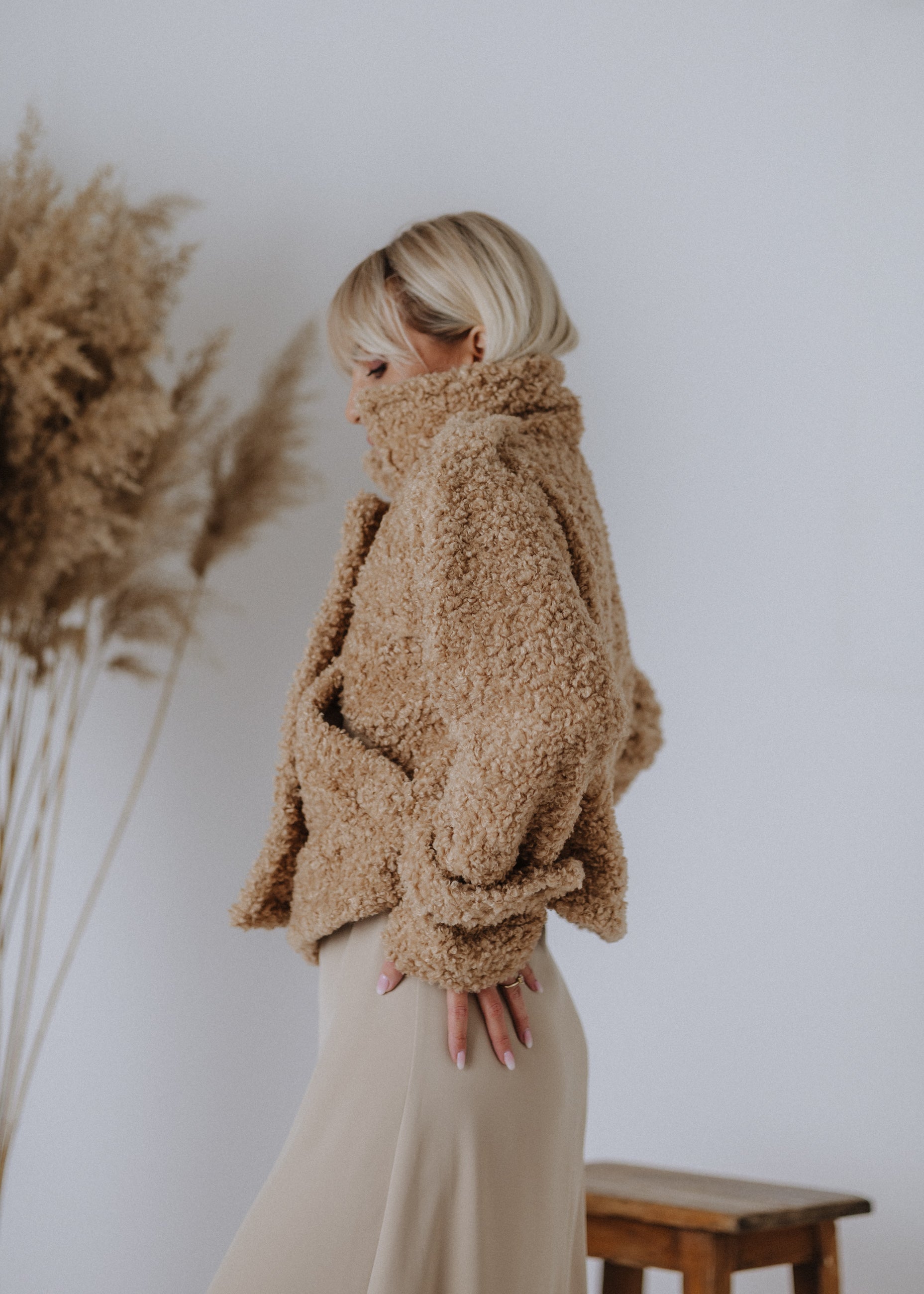 Short teddy coat in beige