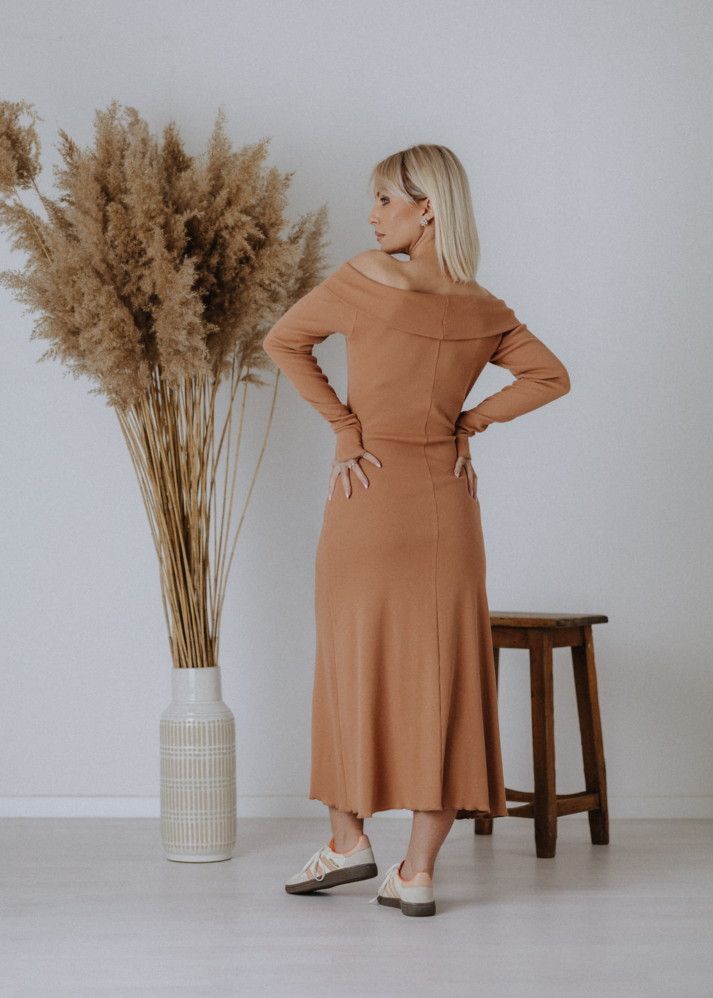 Ribbed cotton dress in mocha color
