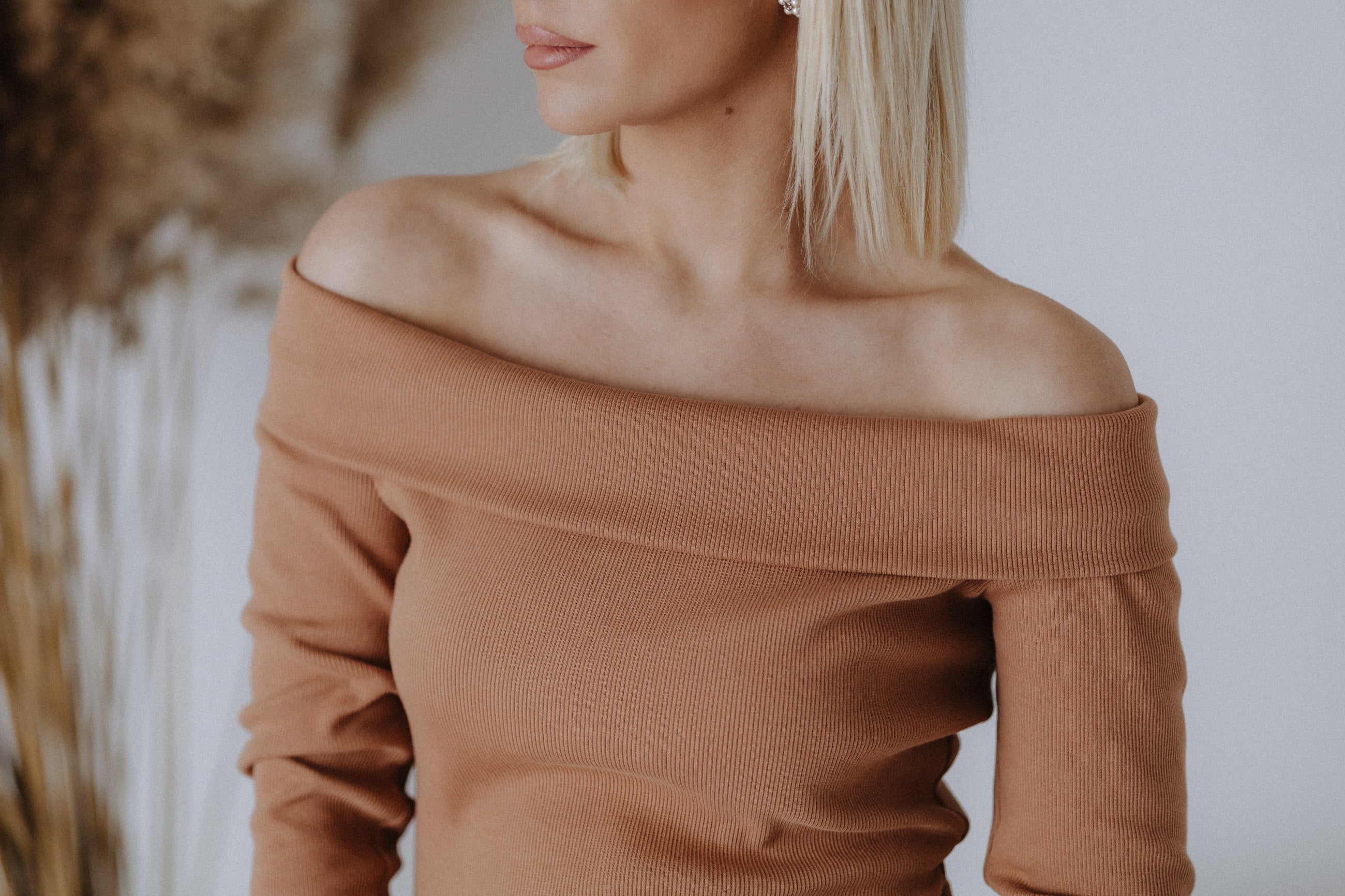 Ribbed cotton dress in mocha color