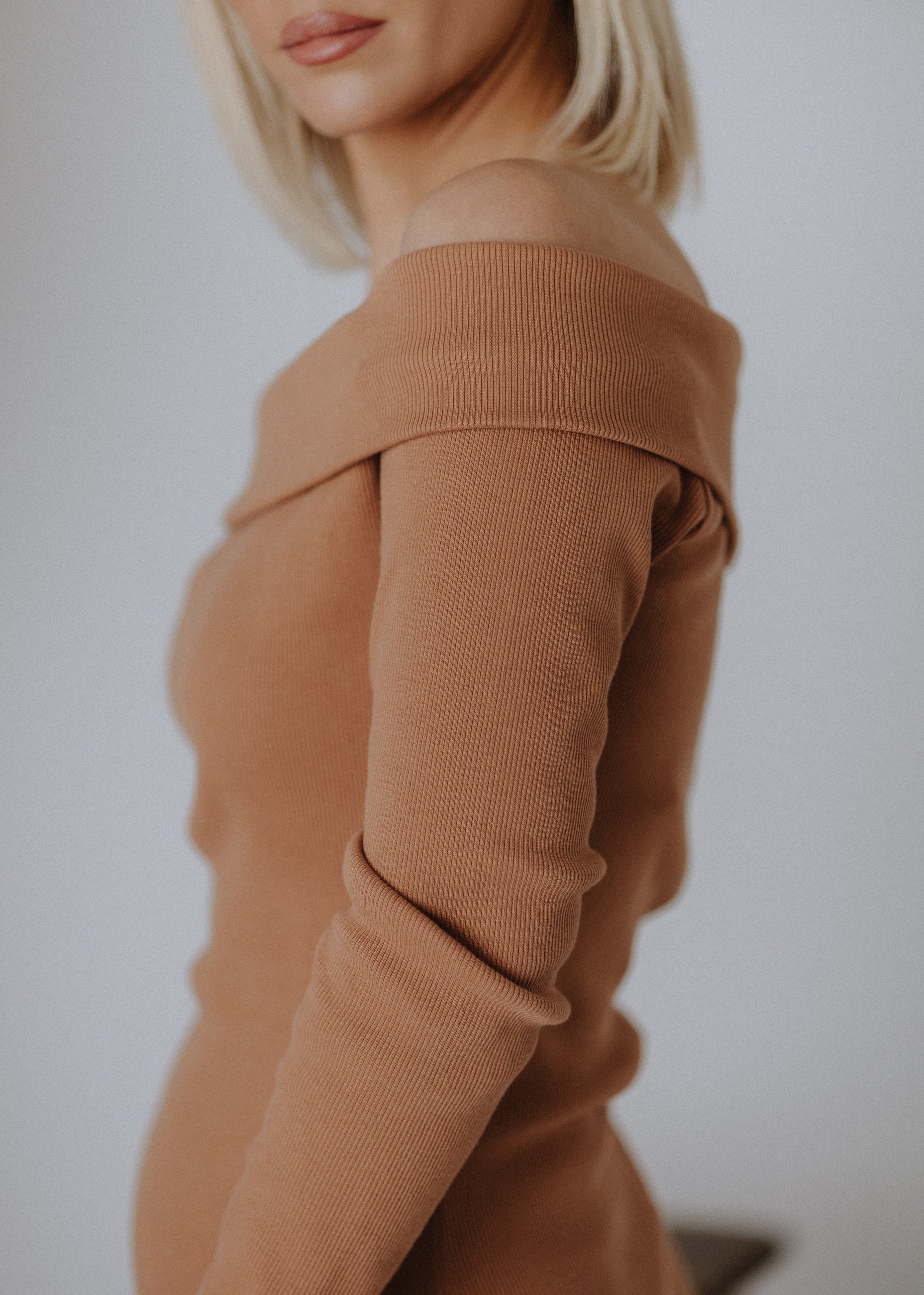 Ribbed cotton dress in mocha color