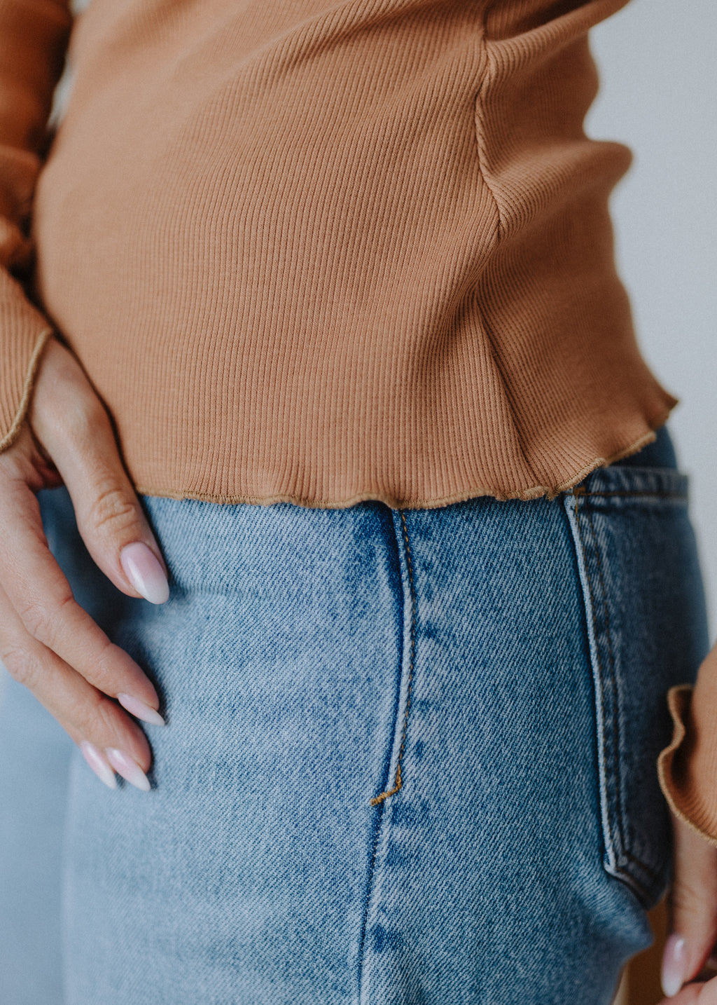 Ribbed cotton top in mocha color