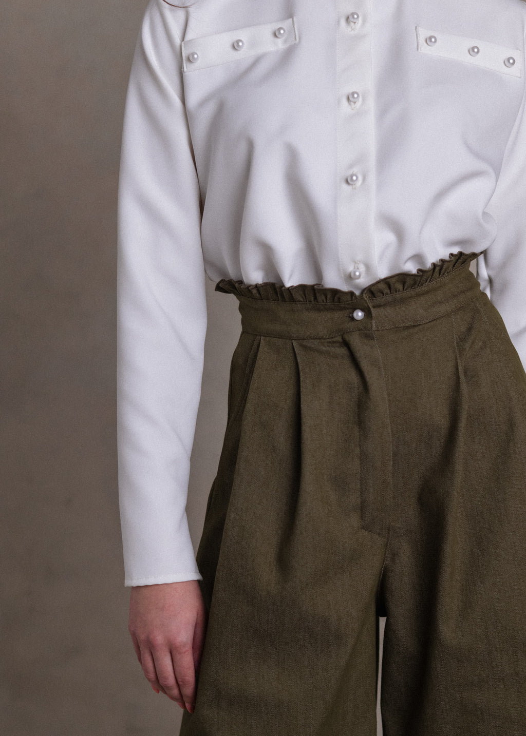 Farmer térdnadrág khaki színben – VAVAVIN