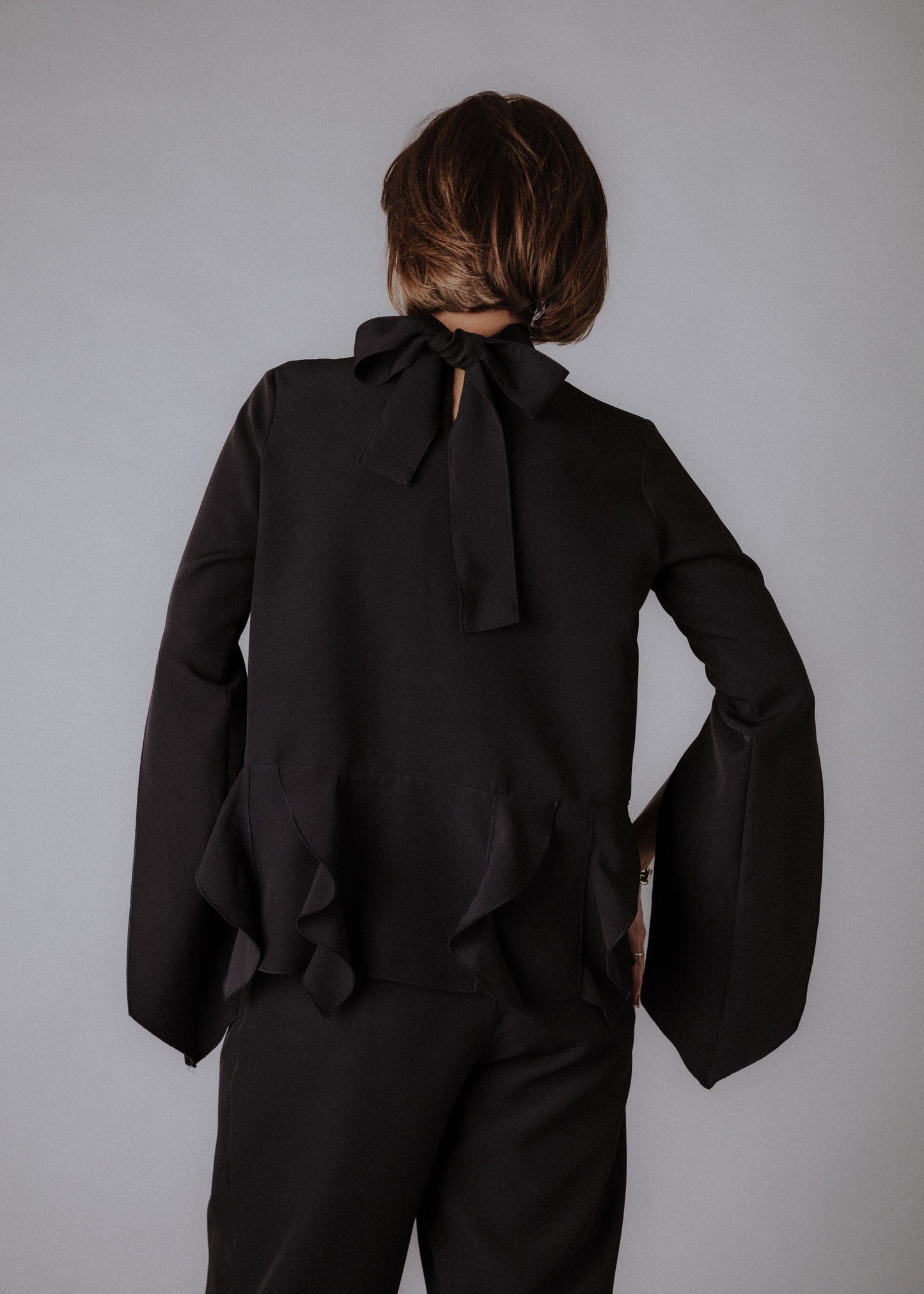 Fine fabric with top curls in black