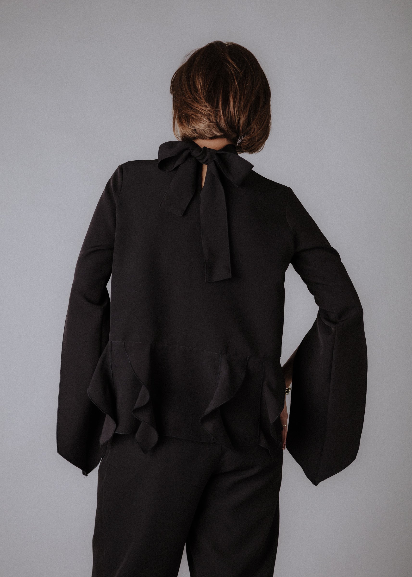 Fine fabric with top curls in black