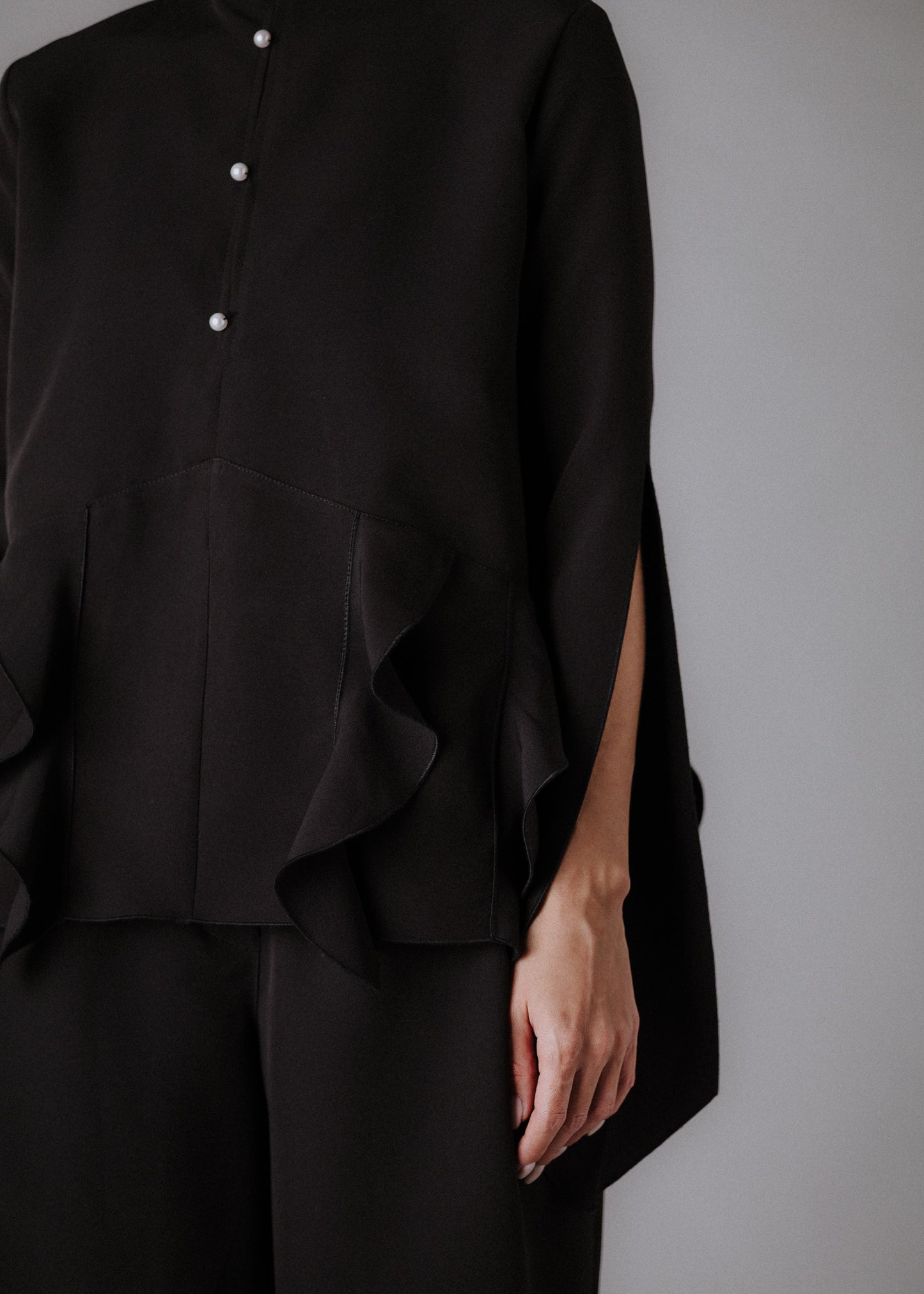 Fine fabric with top curls in black