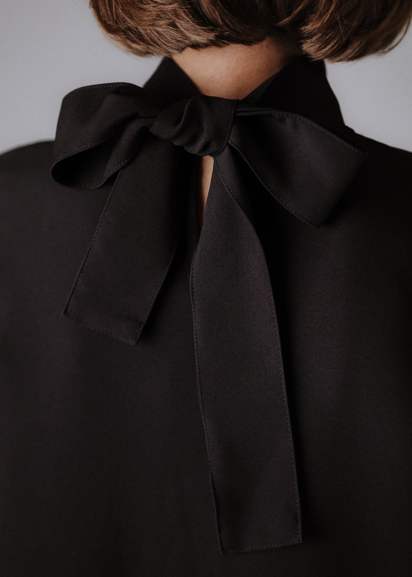 Fine fabric with top curls in black