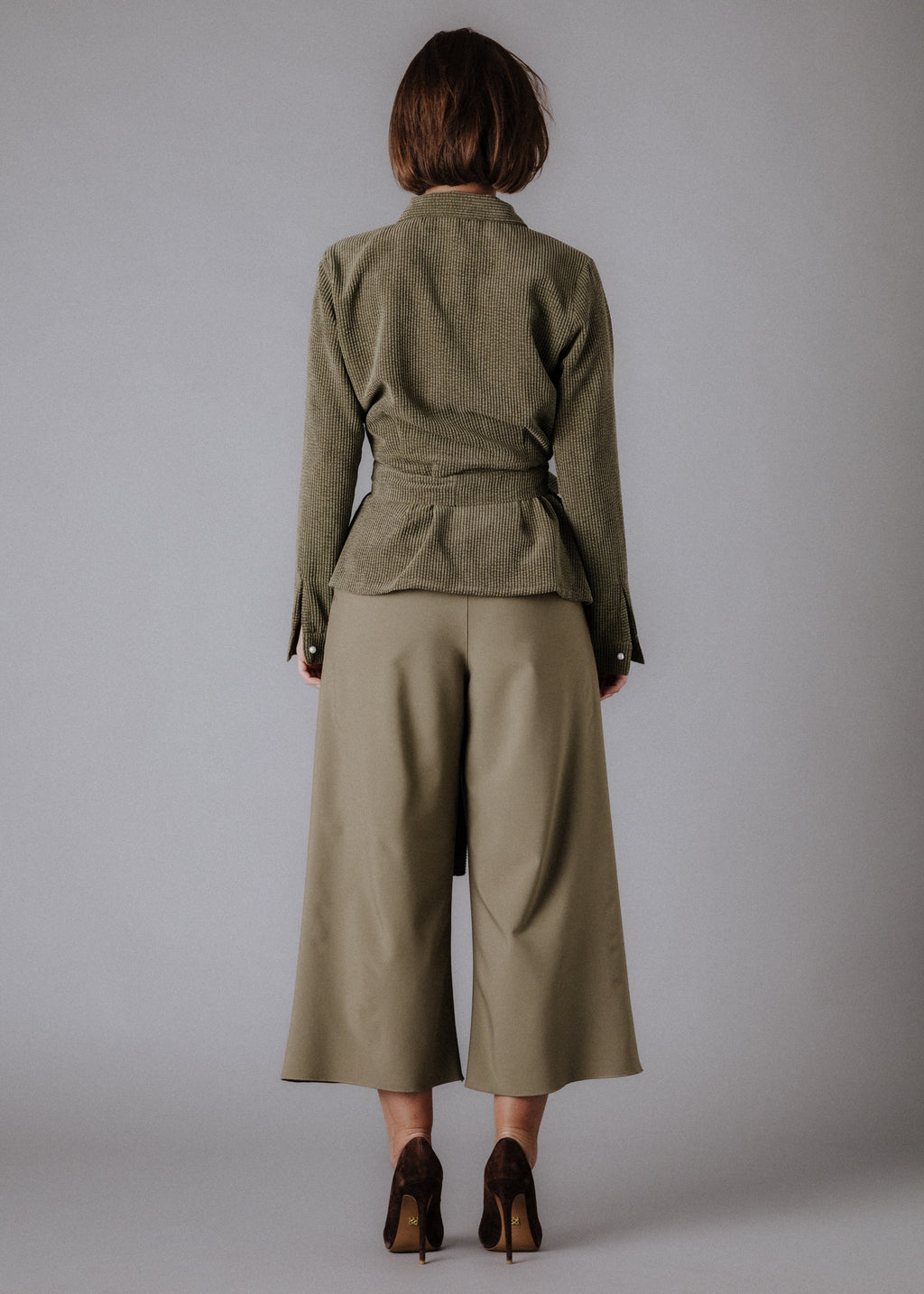 Finom szövet culotte khaki színben
