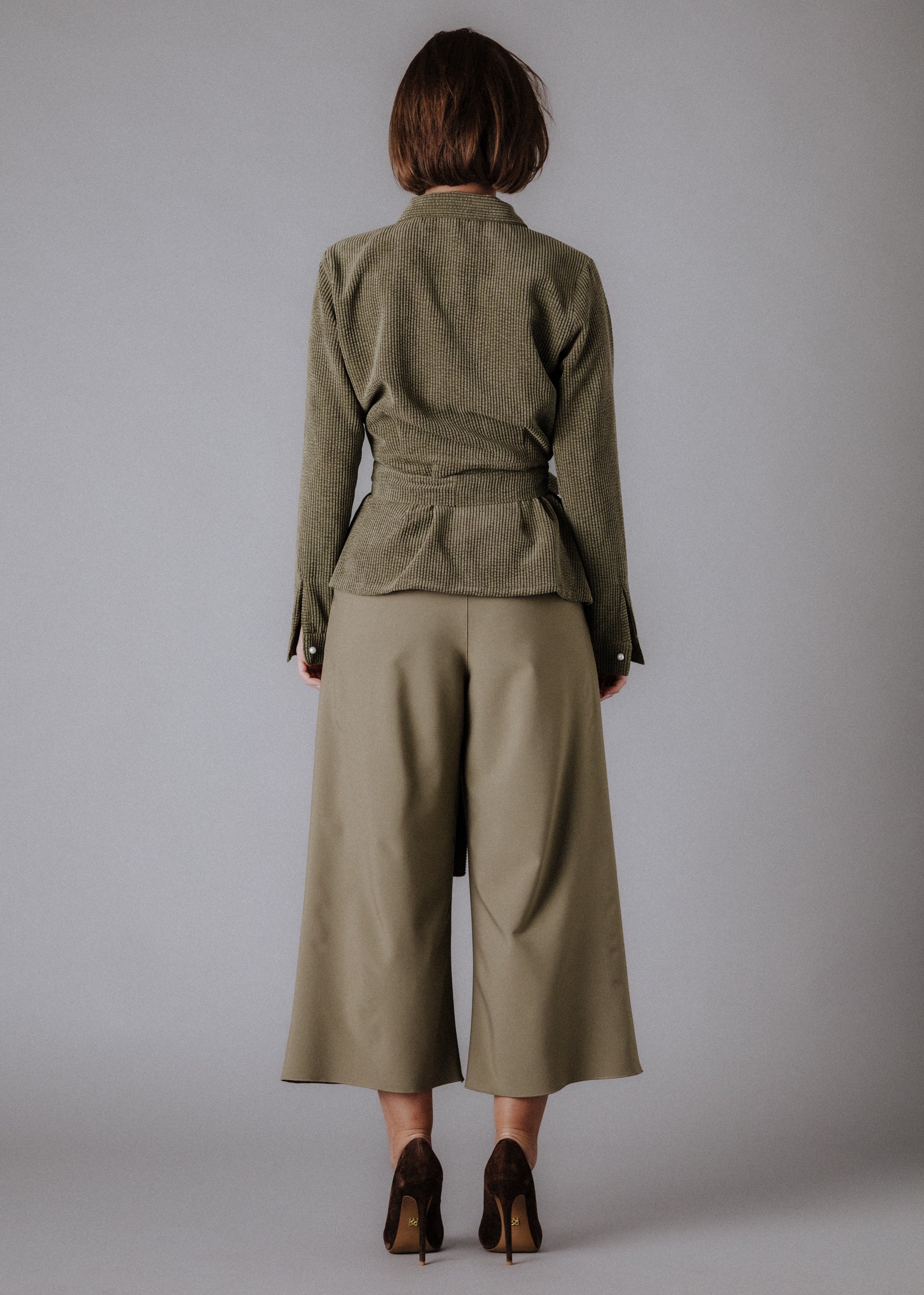 Finom szövet culotte khaki színben