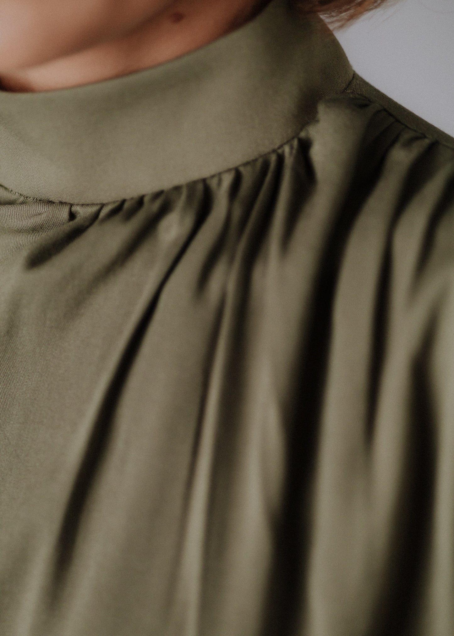 Fine fabric wrinkled top in khaki color