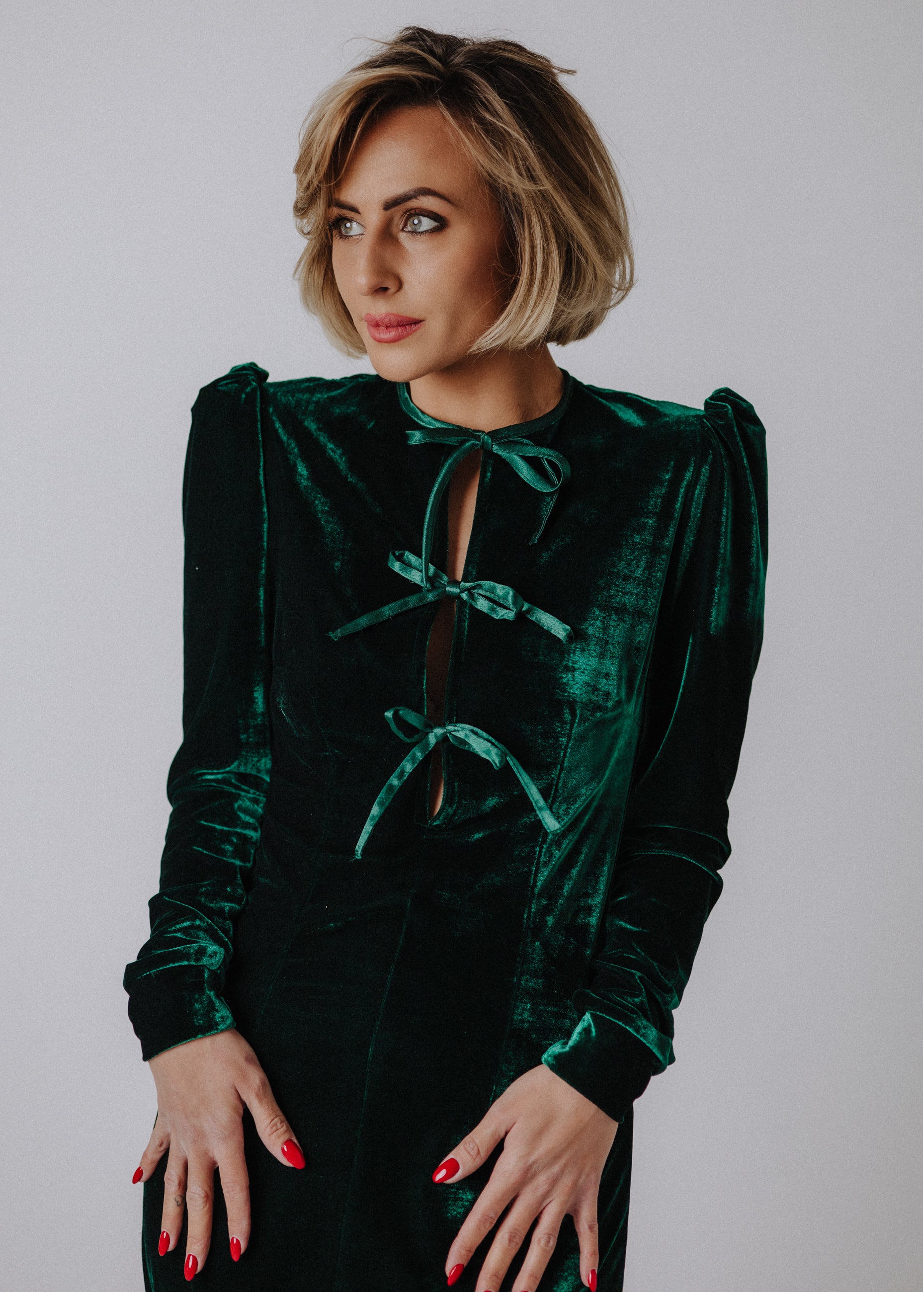Tight velvet dress with satin bow