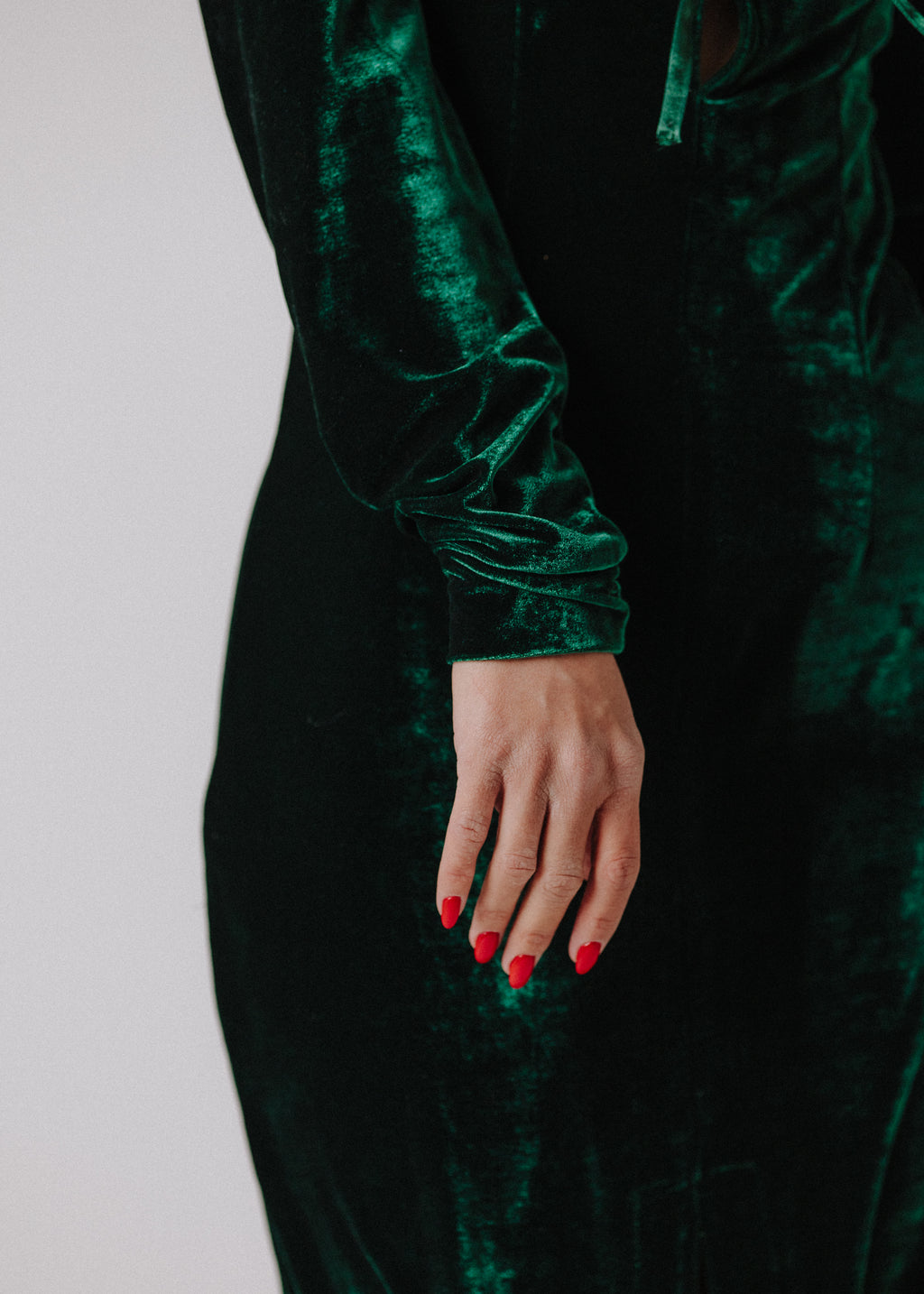 Tight velvet dress with satin bow