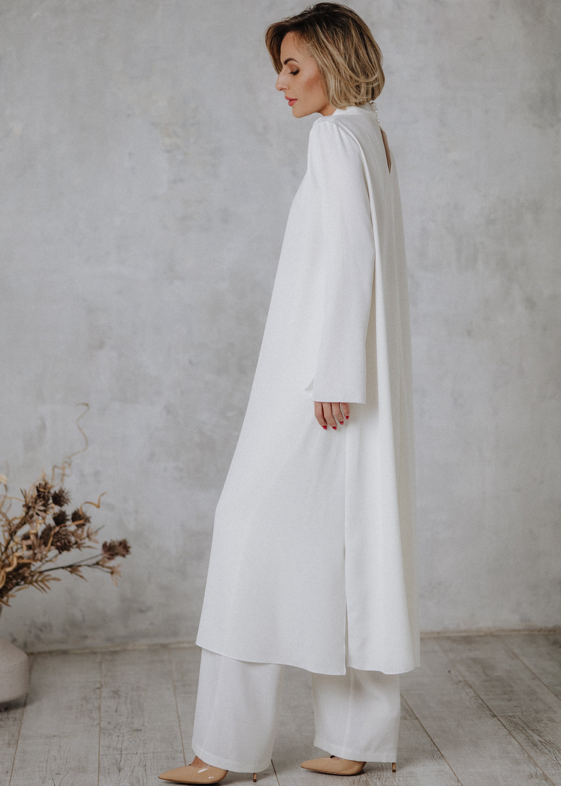 Long fabric top with edge-sewn trousers