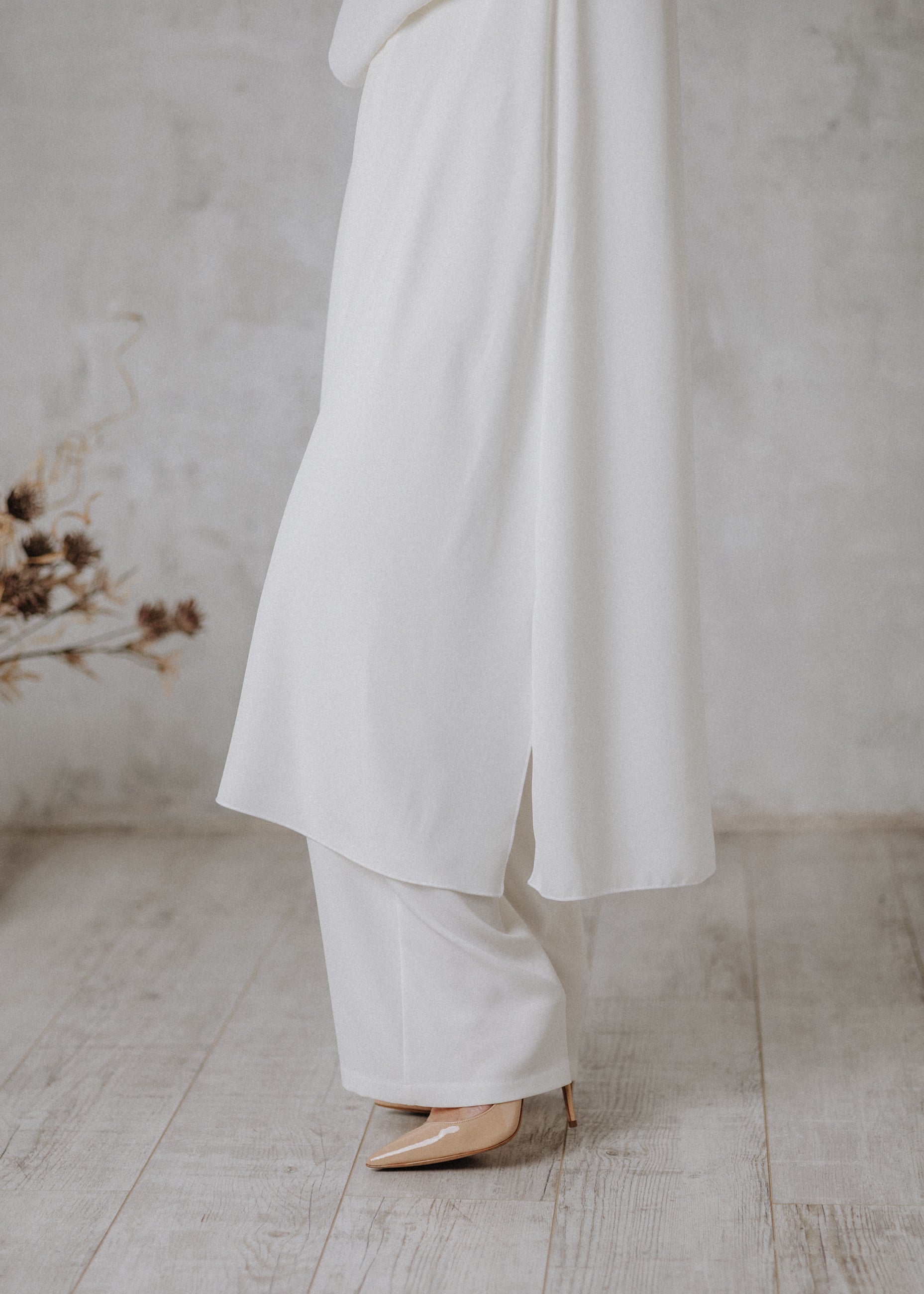 Long fabric top with edge-sewn trousers