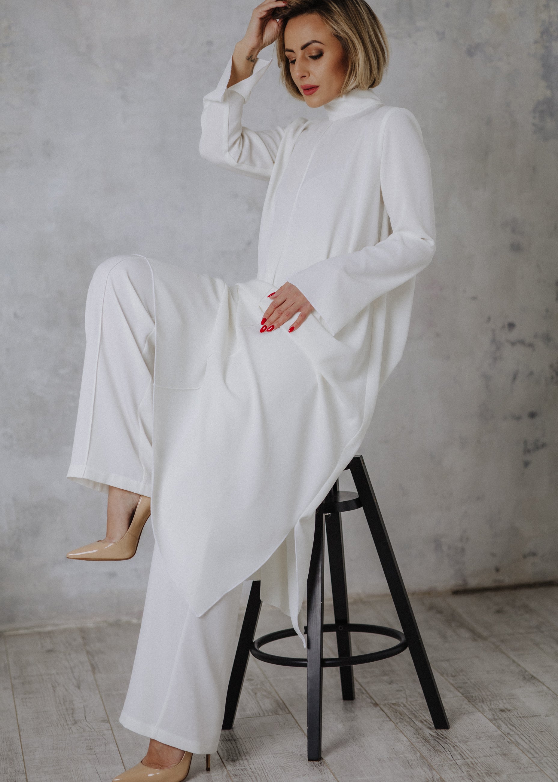 Long fabric top with edge-sewn trousers