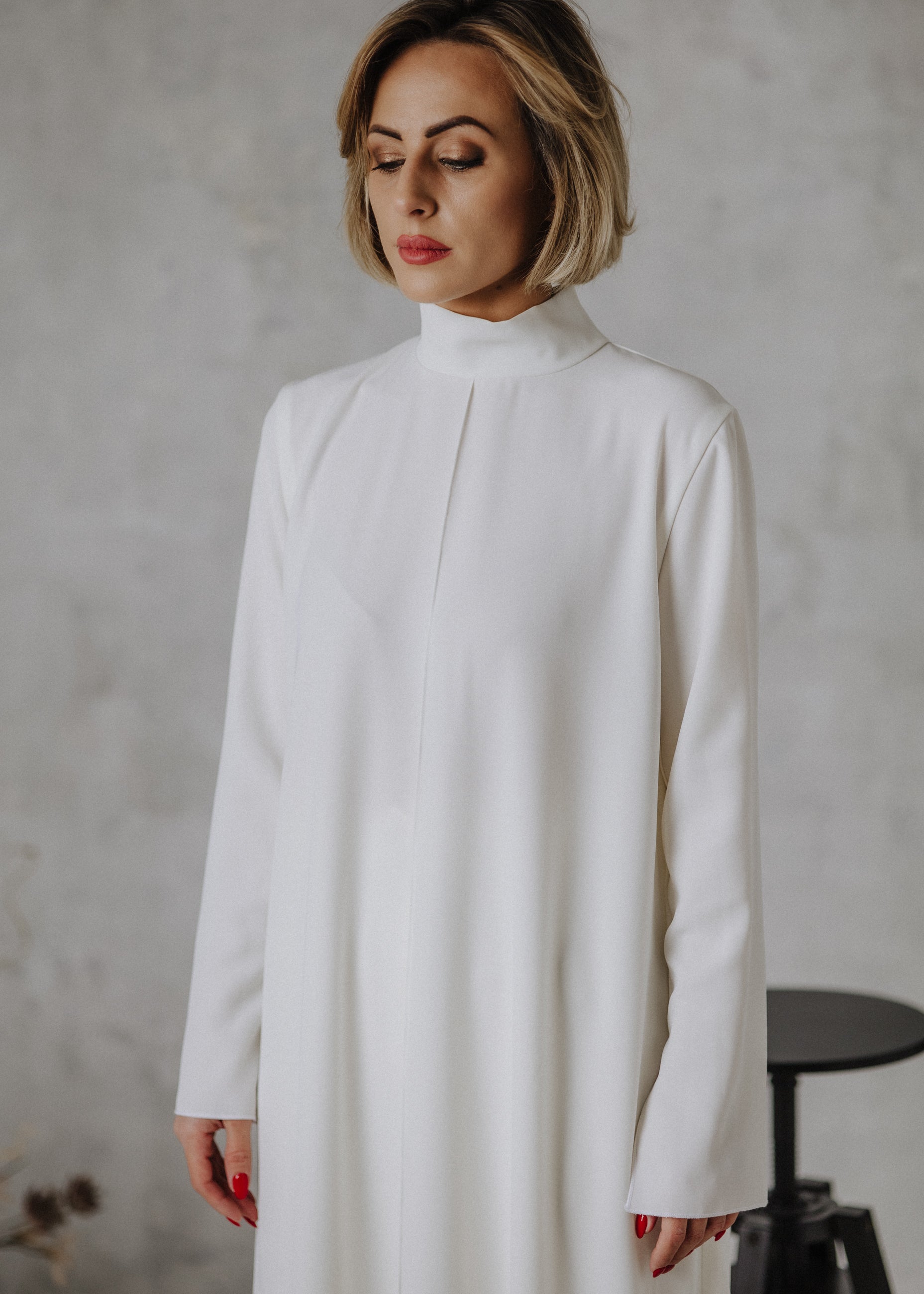 Long fabric top with edge-sewn trousers