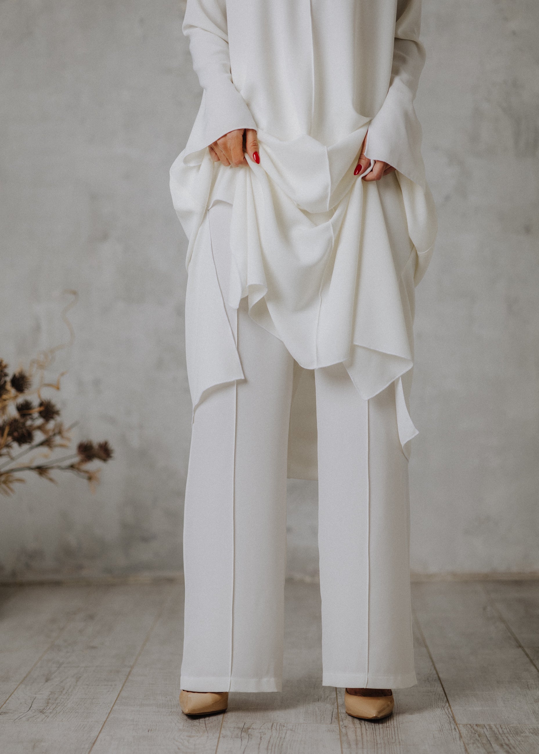 Long fabric top with edge-sewn trousers