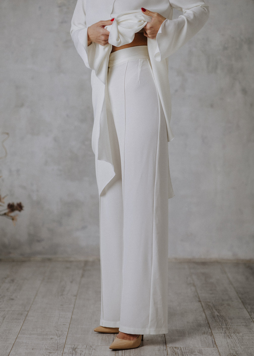 Long fabric top with edge-sewn trousers