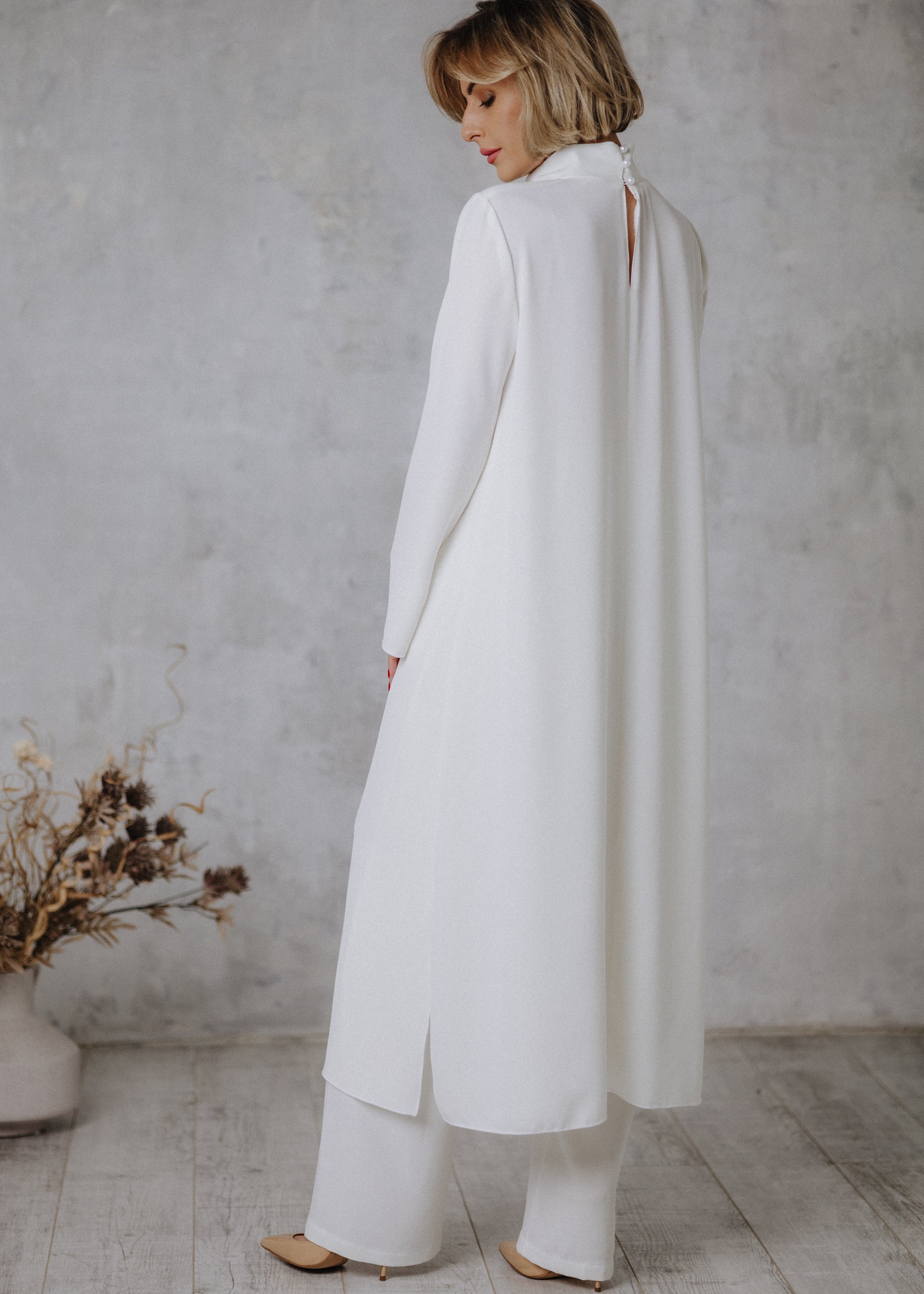 Long fabric top with edge-sewn trousers