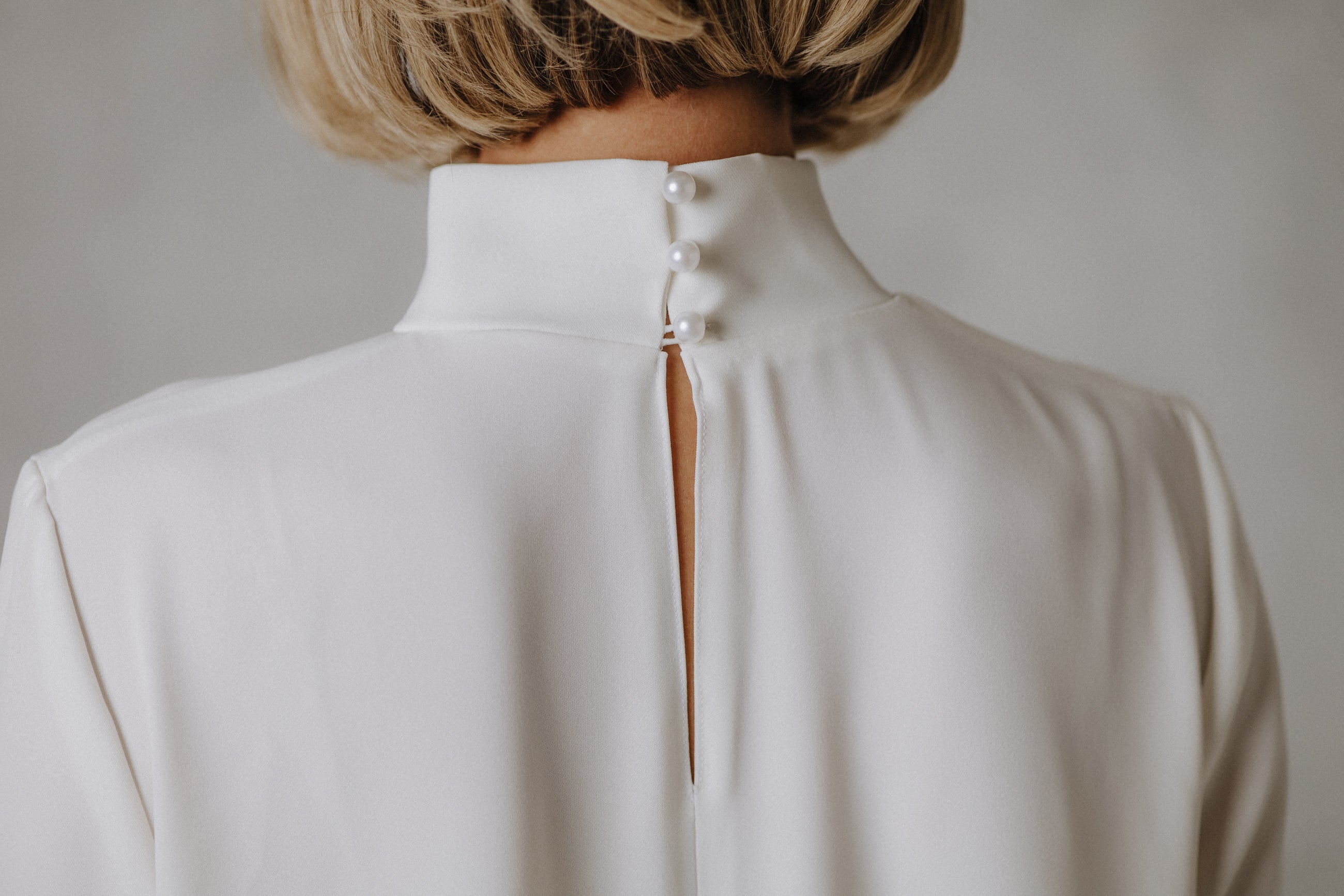 Long fabric top with edge-sewn trousers
